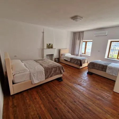 Bujtina Dalmacia 3* Koman