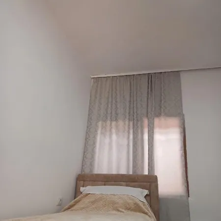 Bujtina Dalmacia ゲストハウス 3*